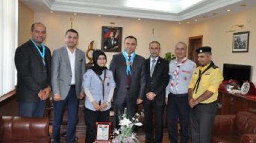 İzciler Kaymakam Soyt&uuml;rk&uuml;&rsquo;&uuml; Ziyaret Etti