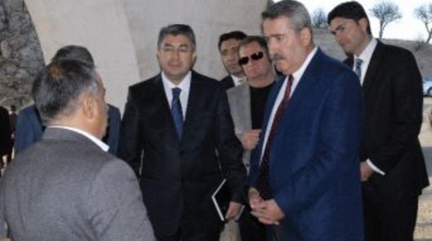 Vali Kıra&ccedil; Makam Dağı&rsquo;nda İncelemelerde Bulundu