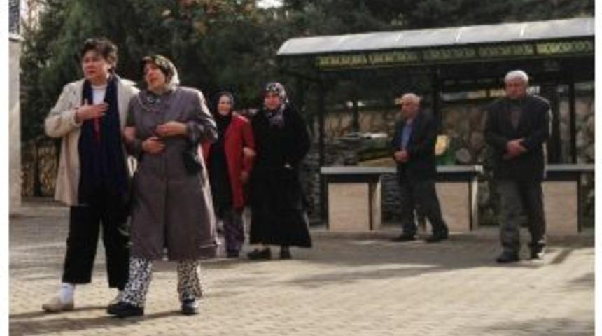 Annesinin Elini Bırakıp &Ouml;l&uuml;me Gitti