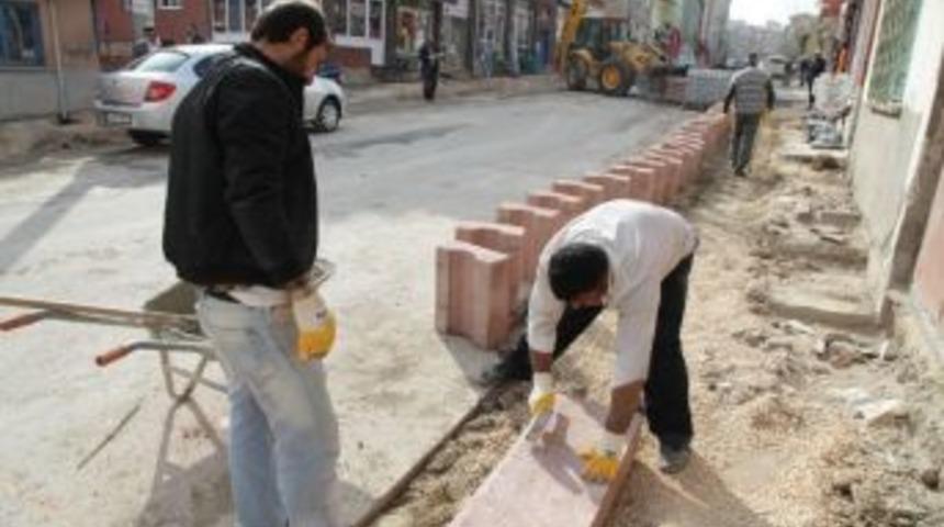 Emek Mahallesinde Yaya Yolu Yapımı