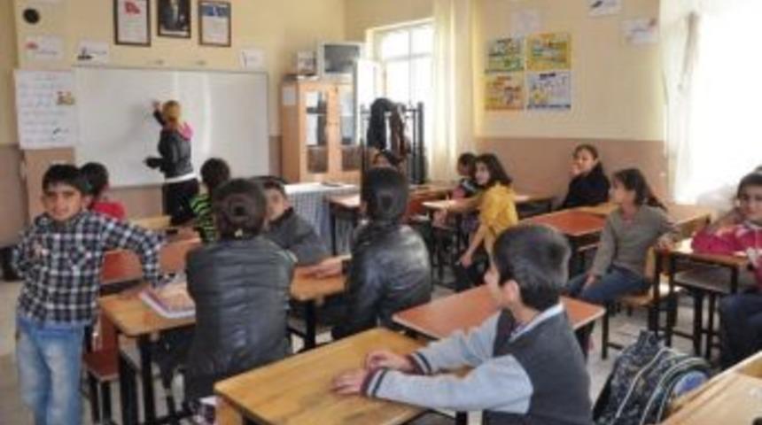 Altın Madalyalar Kazanan Gen&ccedil; &Ouml;ğretmen Yılın &Ouml;ğretmeni Se&ccedil;ildi