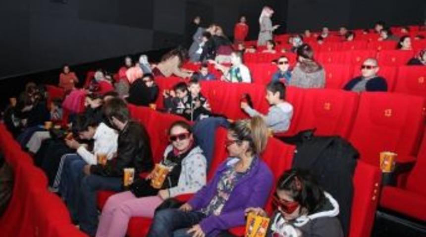 &Ouml;zel &Ouml;ğrencilerin Sinema Keyfi