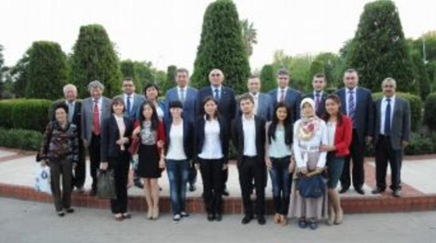 Kırgızistan-t&uuml;rkiye Manas &Uuml;niversitesi Heyeti A&uuml;&rsquo;de