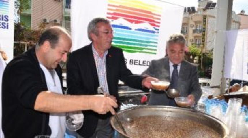 Marmaris Belediyesi'nden Aşure İkramı