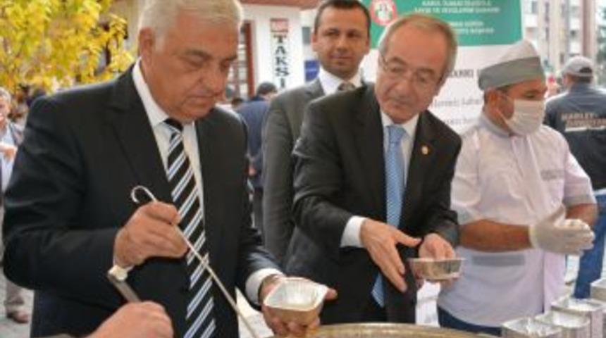 Muğla Belediyesi 2 Bin Kişilik Aşure Dağıttı