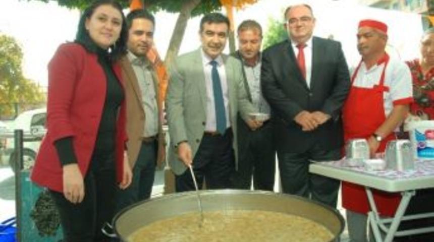 Ak Parti&rsquo;den Beş Bin Kişilik Aşure