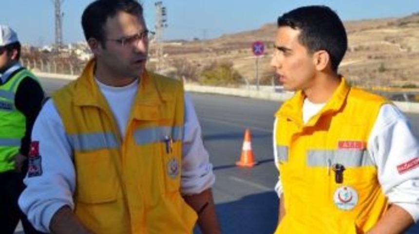 Gaziantep'te Ambulans Tır İle &Ccedil;arpıştı: 5 Yaralı