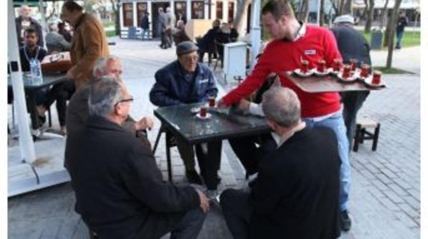 Sakaryalılar, Şemsiyeli Park&rsquo;ta &Ccedil;ay Keyfi Yapıyor