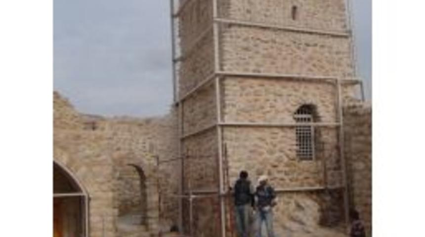 İmam Abdullah T&uuml;rbesi'nin Minaresi Restore Edildi