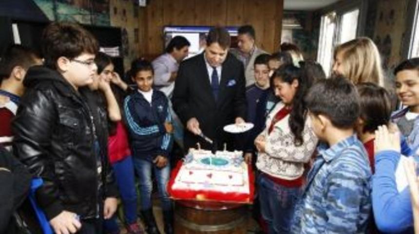 Konak &Ccedil;ocuk Senatosu, Haklarına Sahip &Ccedil;ıktı