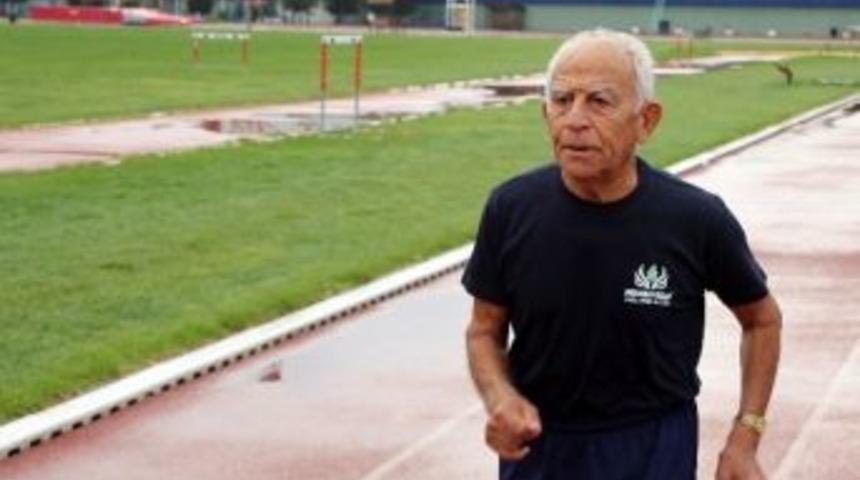 86 Yaşındaki Erdoğan Amca Koştuk&ccedil;a Coşuyor