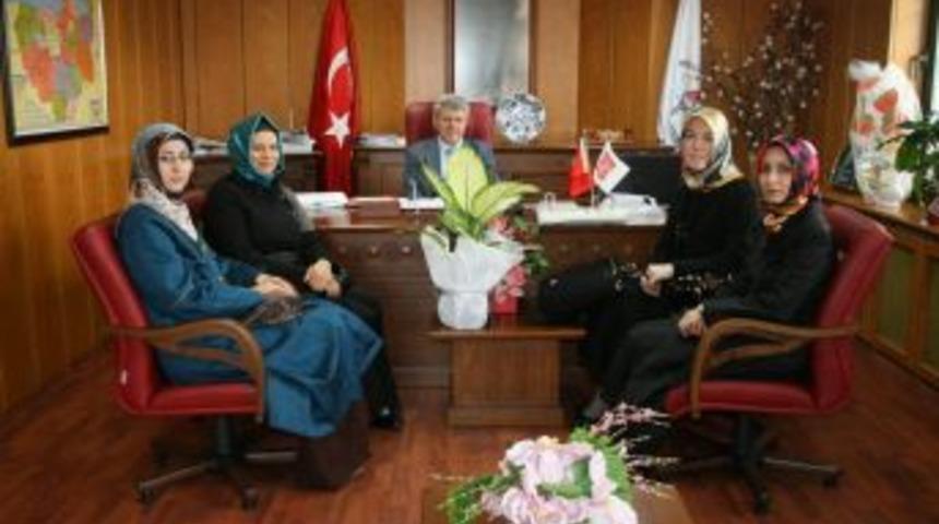 BUSEDER Y&ouml;netimi Milli Eğitim M&uuml;d&uuml;r&uuml; G&uuml;lsar'ı Ziyaret Etti