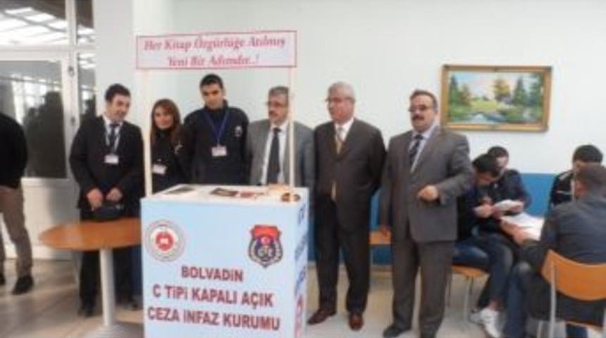 Bolvadin'de H&uuml;k&uuml;ml&uuml; Ve Tutuklular İ&ccedil;in Kitap Toplama Kampanyası