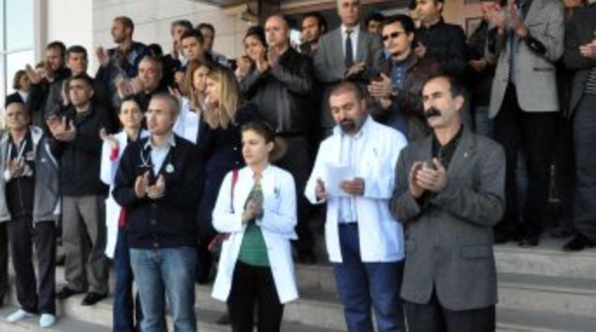 Tunceli’de Sağlık Çalışanlarından Performans Ücreti Tepkisi