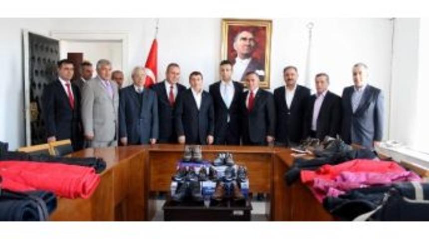 Stso &Ouml;ğrencilere Giysi Yardımında Bulundu