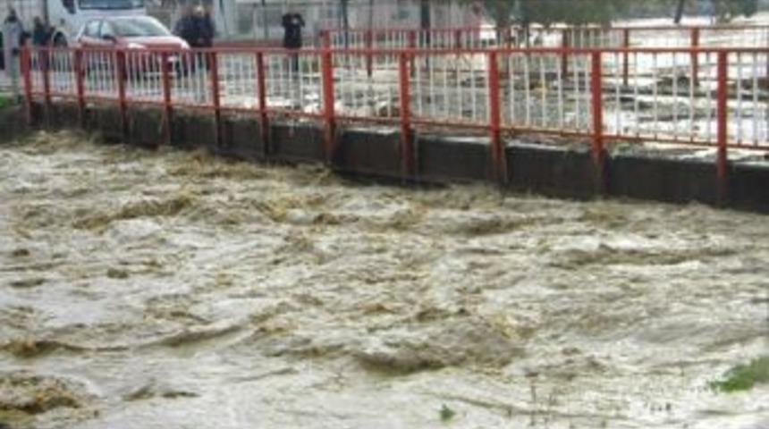 Uzunk&ouml;pr&uuml; Belediyesi Sele Karşı Uyardı