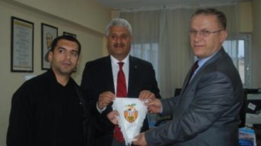 Abuzer Kabakaş, G&ouml;rme Engelliler Spor Kul&uuml;b&uuml;&rsquo;n&uuml; Ziyaret Etti