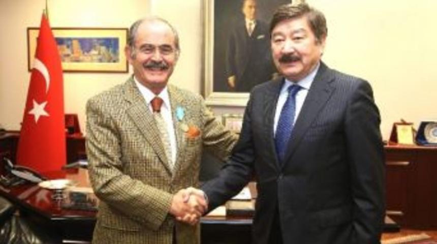 T&uuml;rksoy&rsquo;dan B&uuml;y&uuml;kerşen&rsquo;e Madalya