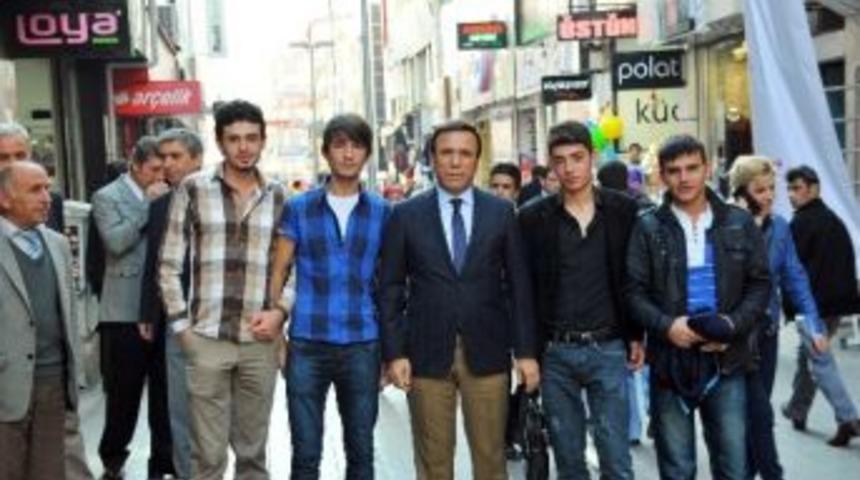 Gen&ccedil;: &ldquo;y&uuml;zde 70'le Kazanırız&rdquo;