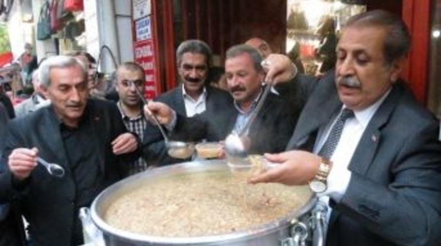 Lokantacılar Odası’ndan 2 Bin 50 Kişiye Aşure İkram Edildi