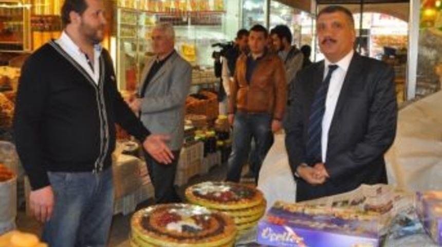 Selahattin Gürkan, Kayısı Pazarı Esnafını Ziyaret Etti