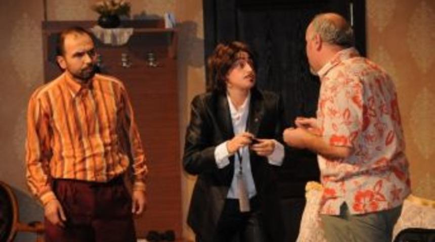 Entrikalı Dolap Komedyası Yeniden Tiyatro Severlerle Buluştu