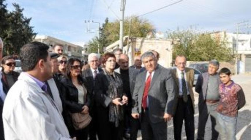 Chp Heyeti Nusaybin'de Sınıra &Ouml;r&uuml;len G&uuml;venlik Duvarını İnceledi