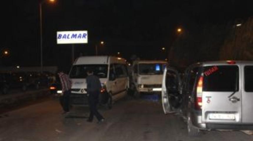 Bartın&rsquo;da Zincirleme Trafik Kazası: 2 Yaralı