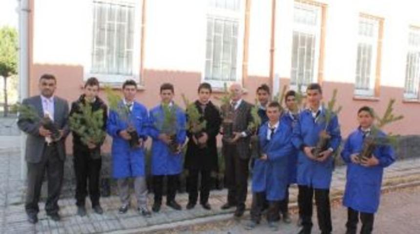 Akdağmadeni Kaymakamlığından Okul Ve Camilere Bin Fidan