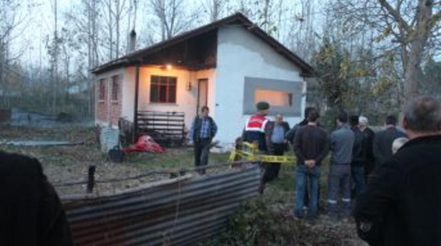 Akyazı'da yaşlı kadın yanarak &ouml;ld&uuml;