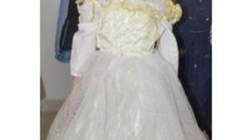 5 Yaşındaki İnci, Gelinliğini Suriye&rsquo;ye G&ouml;nderdi