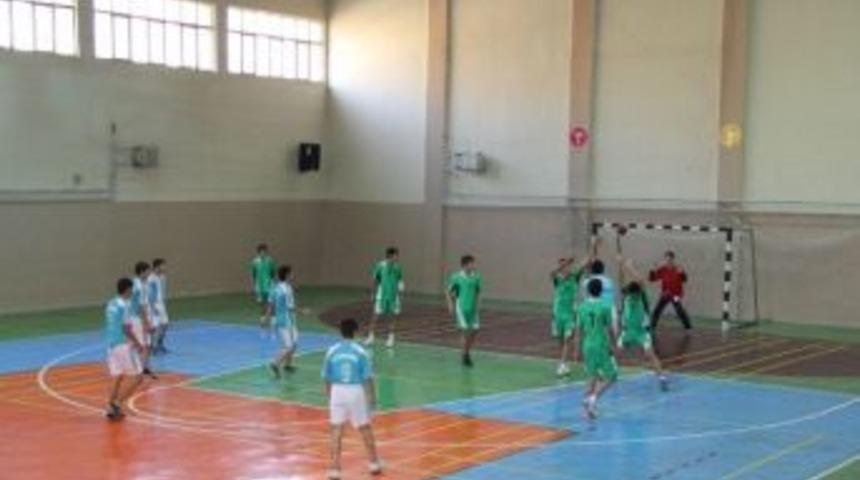 Okul Sporları Gen&ccedil; Erkekler Hentbol M&uuml;sabakaları Başladı