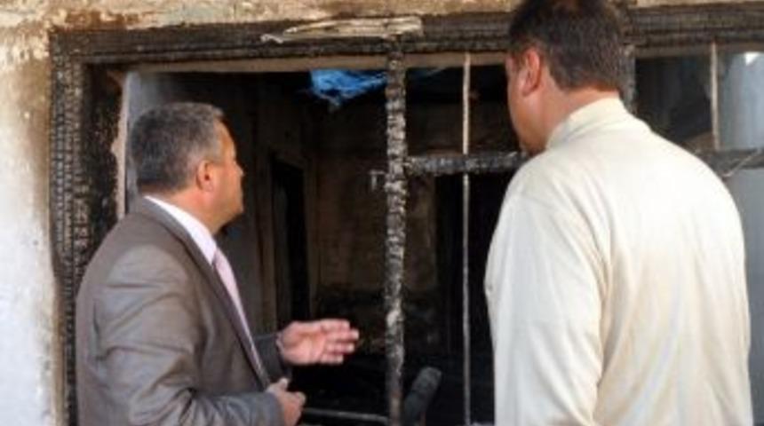 Ak Partili Aras&rsquo;tan Evi Yanan Aileye Ziyaret