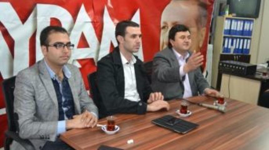 Ak Gen&ccedil;lik Manisa'da Kolları Sıvadı