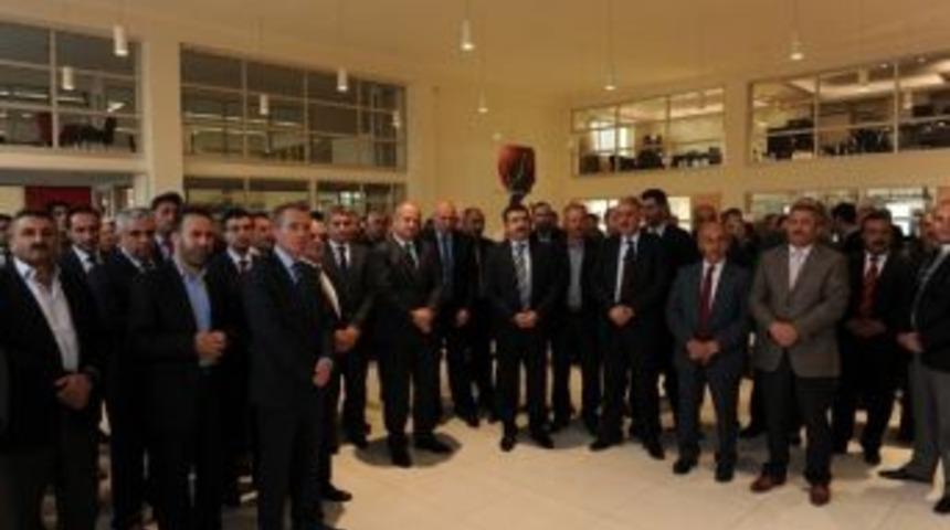 Vali Doğan Fiat Van Ana Bayii'nin A&ccedil;ılış T&ouml;renine Katıldı