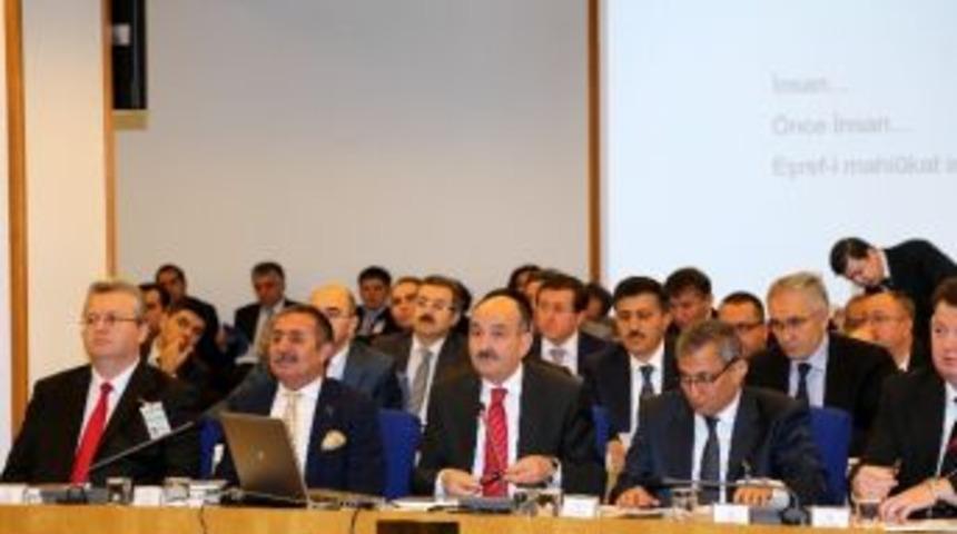 Plan B&uuml;t&ccedil;e&rsquo;nin Sunumunu M&uuml;ezzinoğlu Yaptı