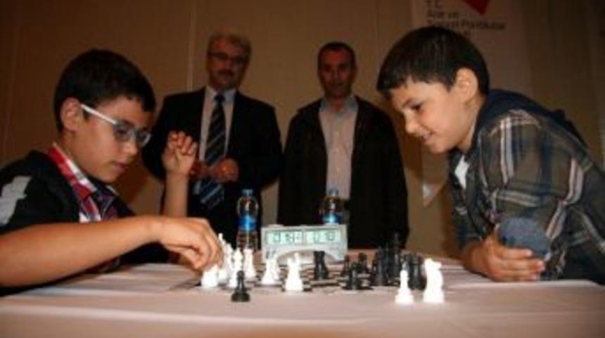 Sevgi Evlerinde Kalan Çocuklar Satranç Öğrenecek