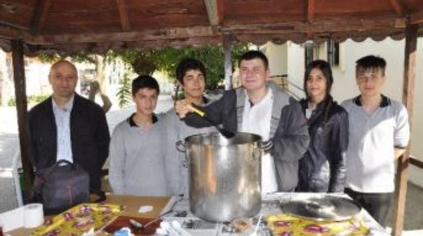 Torbalı&rsquo;daki &Ouml;ğretmen Lısesı&rsquo;nde Aşure Hayrı Yapıldı