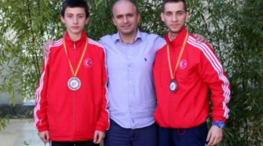 Bursalı Kareteciler, İspanya'dan Madalya Ile D&ouml;nd&uuml;