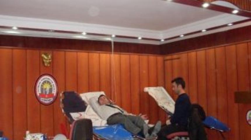 &Ouml;ğretmen Ve Velilerden Kan Bağışı Kampanyası