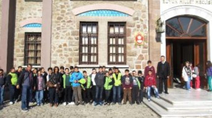 Sarıg&ouml;l Atat&uuml;rk Ortaokulu &Ouml;ğrencileri Meclisi Ziyaret Etti