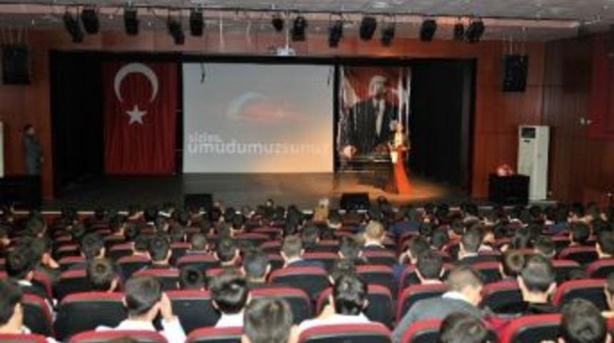 Başkan Akg&uuml;l, Mezun Olduğu Okulda &Ouml;ğrencilerle Anılarını Paylaştı