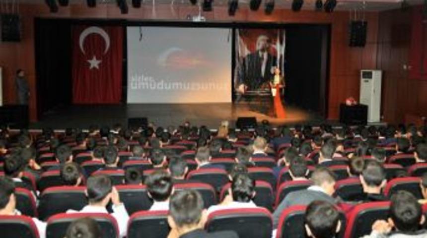 Mamak Belediye Başkanı Akg&uuml;l, Mezun Olduğu Okulda Seminer Verdi