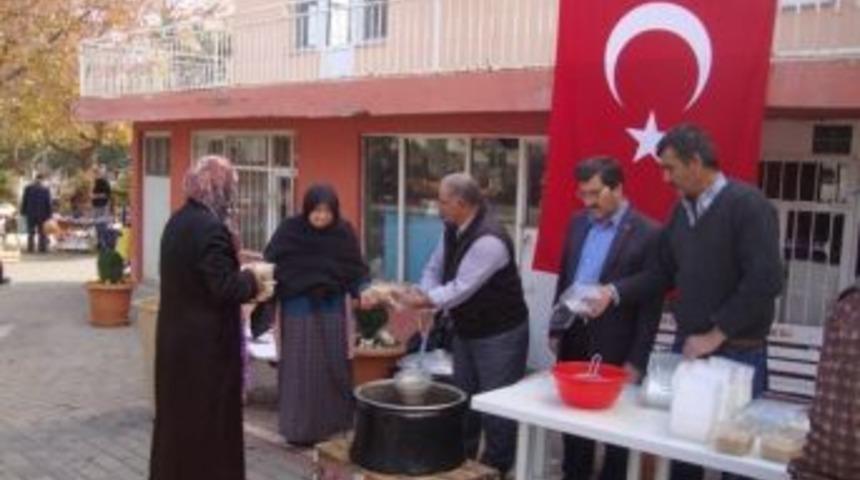 Dereköy Belediyesi 2 Bin Kişiye Aşure Dağıttı