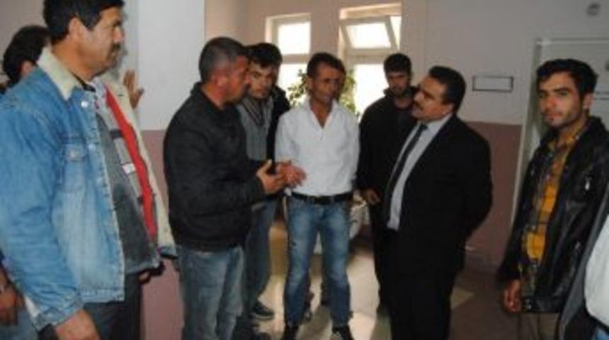 Ödemiş'te Para Alamayan İşçiler Kaymakama Çıktı