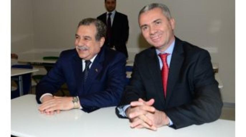 İ&ccedil;işleri Bakanı G&uuml;ler İle Başkan Uzun Aynı Sırayı Paylaştı