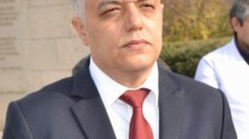 Kayseri'de Diş Hekimleri G&uuml;n&uuml;nde Atat&uuml;rk Anıtına &Ccedil;elenk Bırakıldı