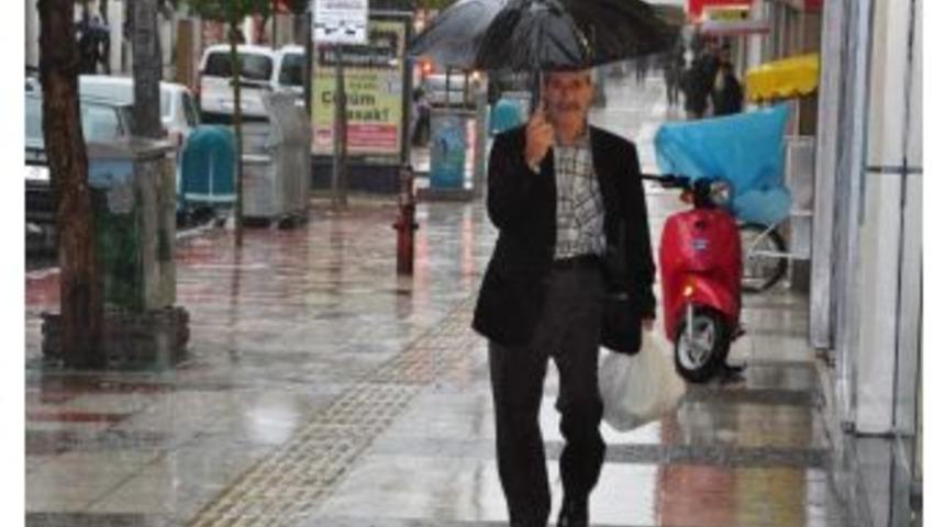 Manisa'da Sağanak Yağış Etkili Oldu