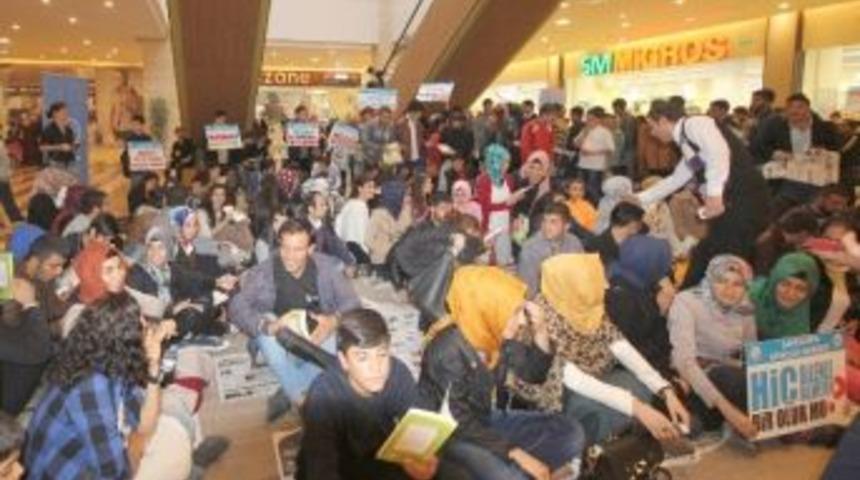 Piazza&rsquo;da &lsquo;kitap Okuma Etkinliği&rsquo;