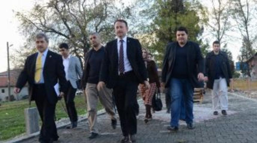 Kartepe'de Okul Yoluna Parke Döşendi